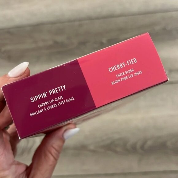 Coca Cola x Morphe cherry refresher lip and cheek duo - Picture 6 of 7